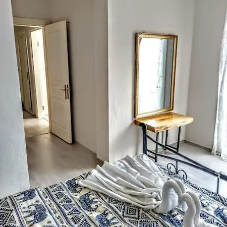 Apartament Cok Iyi Konumda 1+1 Daire