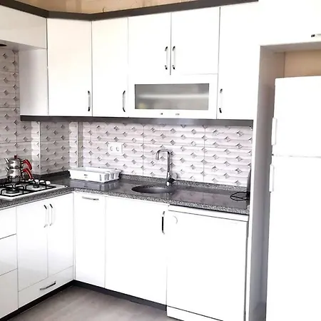 Apartament Cok Iyi Konumda 1+1 Daire Fethiye