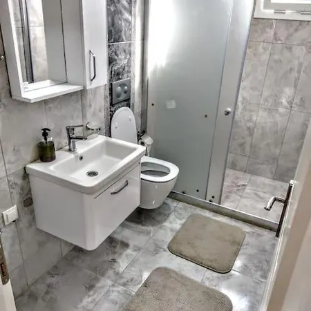 Cok Iyi Konumda 1+1 Daire Apartament