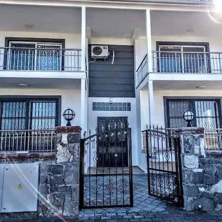 Cok Iyi Konumda 1+1 Daire Apartament Fethiye